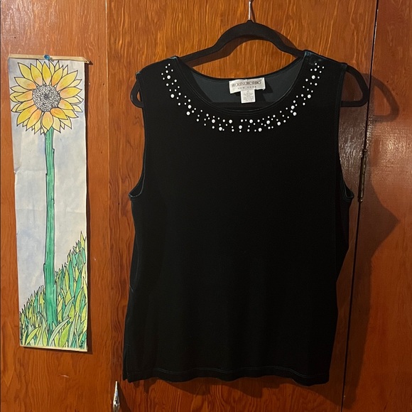 Elegant Green Velvet Tank Top with Embellished Neckline - Picture 1 of 5